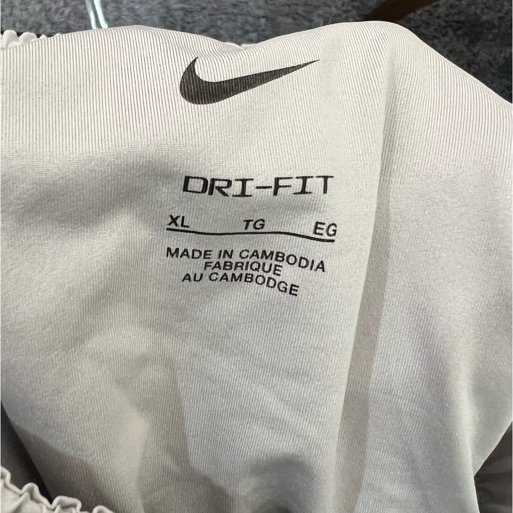 Women’s Nike shorts - Picture 3 of 4